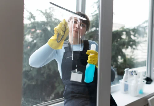 Nettoyage de vitres intérieures et extérieures à Sainte-Florine